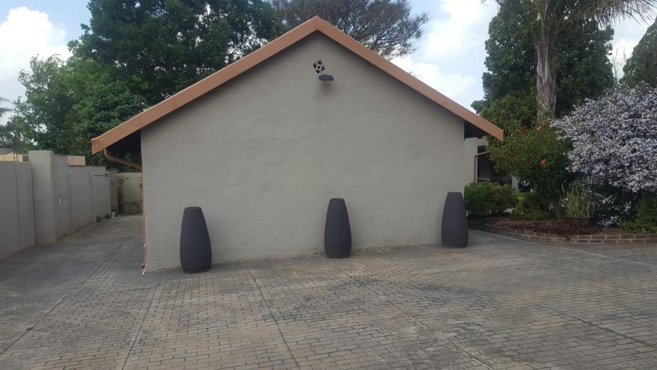 Self-Catering 1Bedr Cottage In Sandton With Free Wifi Johannesburg Luaran gambar