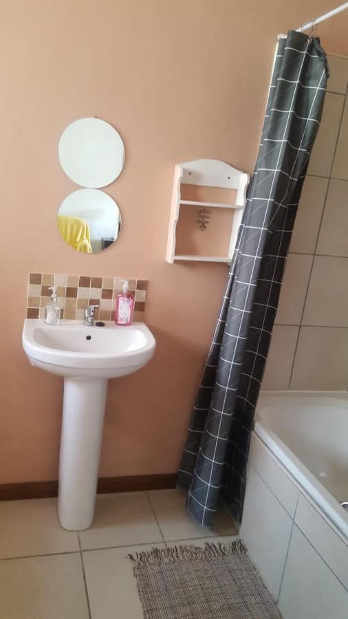 Self-Catering 1Bedr Cottage In Sandton With Free Wifi Johannesburg Luaran gambar